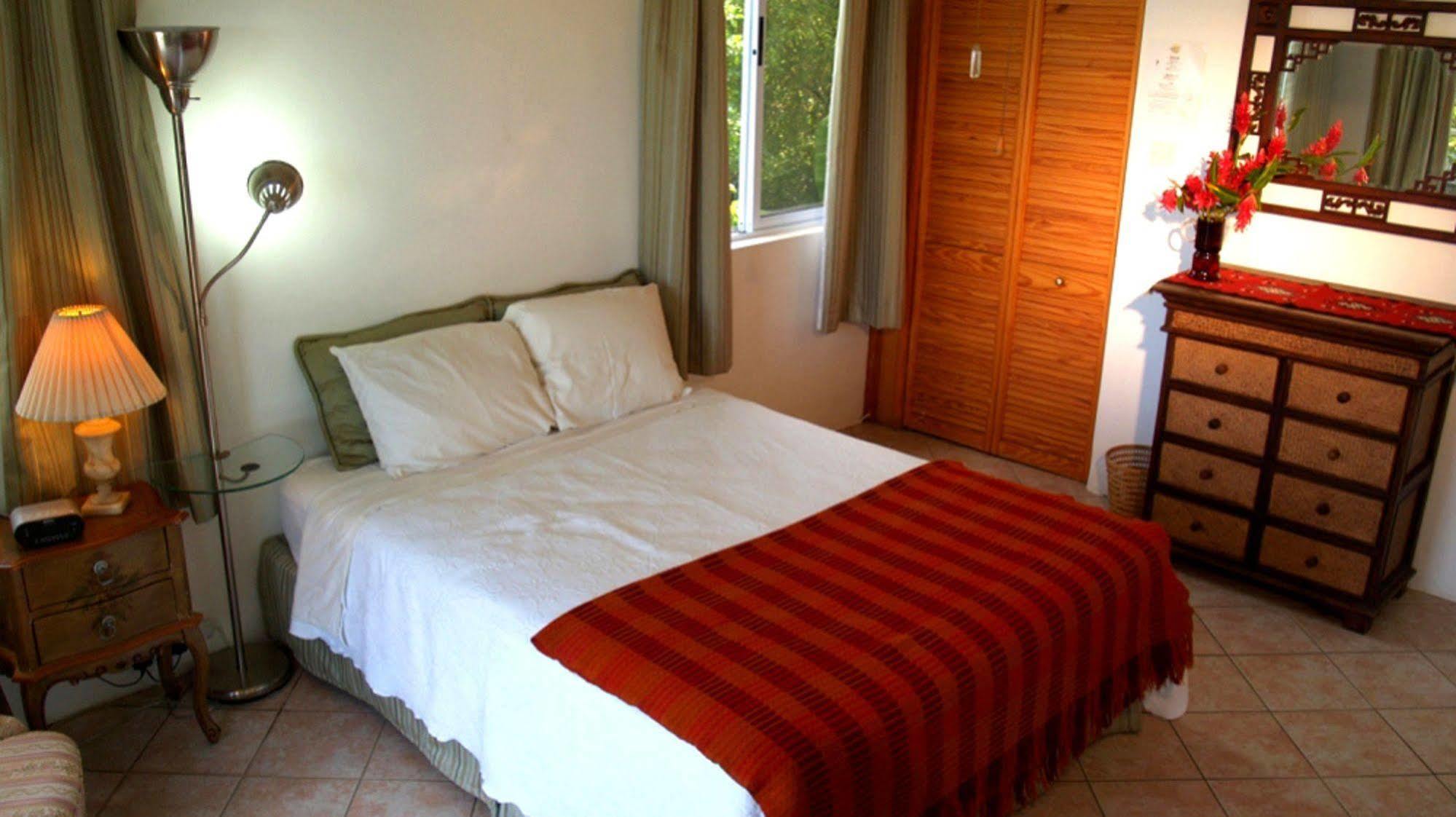Nature'S Paradise Bed and Breakfast Marigot Bay Exteriör bild
