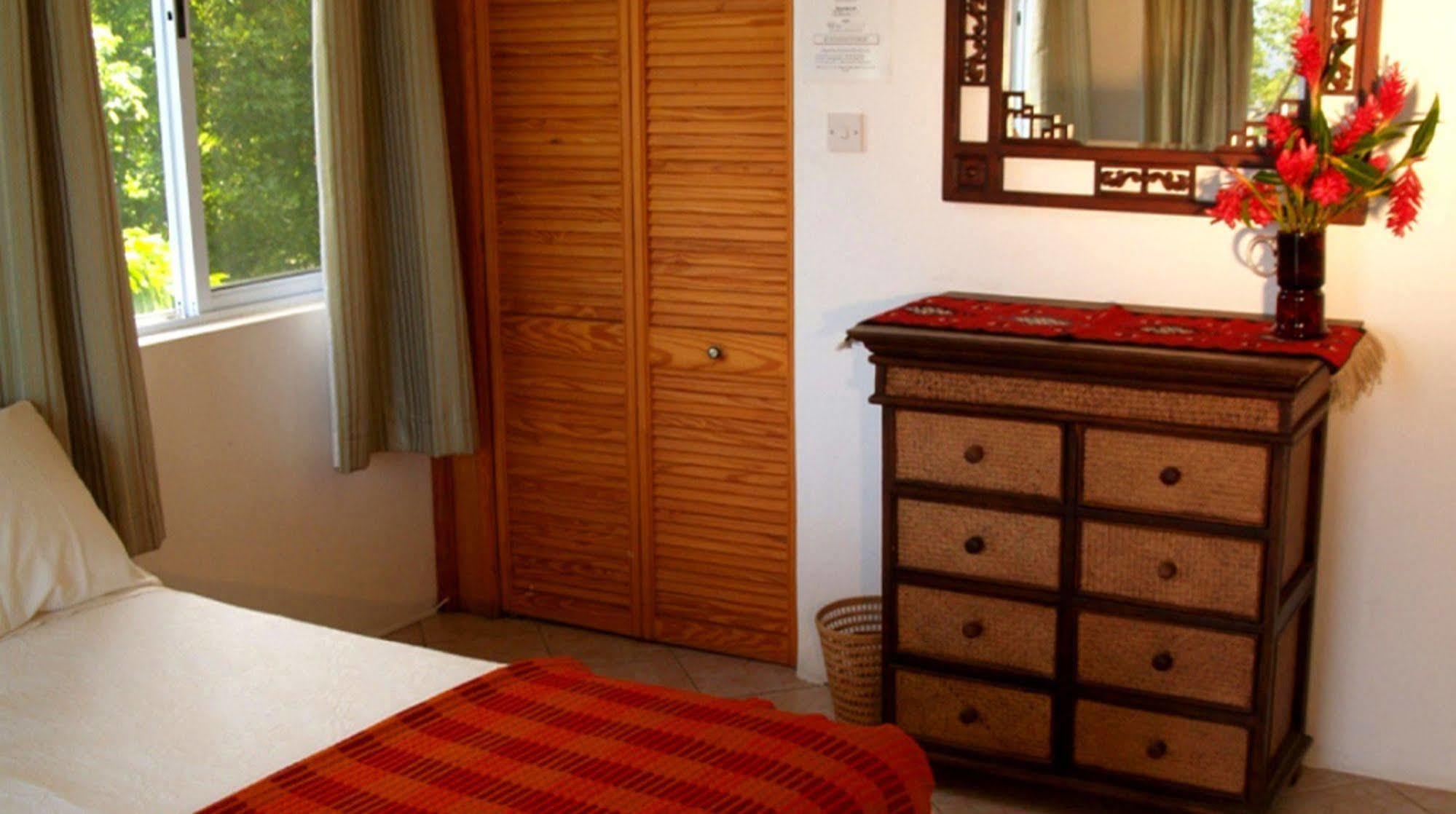 Nature'S Paradise Bed and Breakfast Marigot Bay Exteriör bild